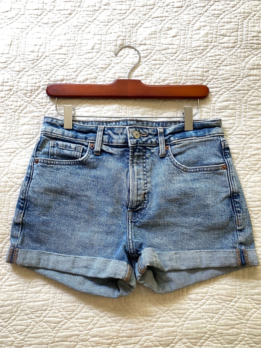 Old Navy OG Short High Rise Medium Wash Fixed Cuff Denim Jean Shorts Size 6